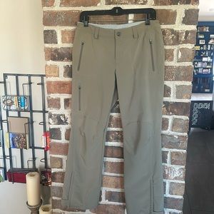046 REI women’s cargo hiking pants. Sz 6P khaki weatherproof